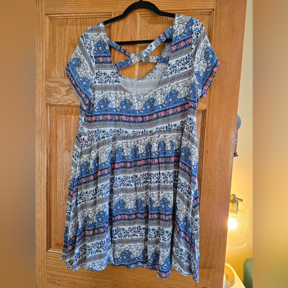 Blue and White Patterned Dress - Picture 2 of 4